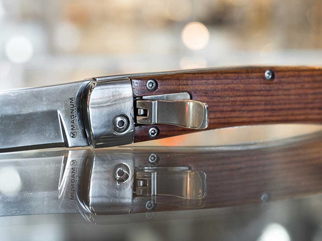knifestock blog - mechanizm otwierający lever-lock